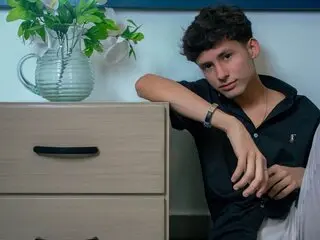 DimitriWhite Cumshow Vip