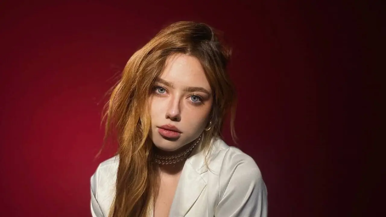 LoraBarren Cumshow Vip